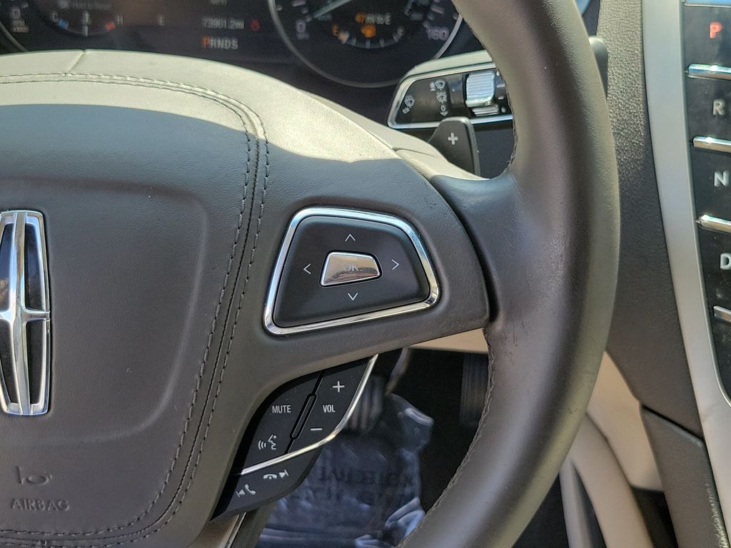 Thumbnail: 2020 Lincoln MKZ - 27