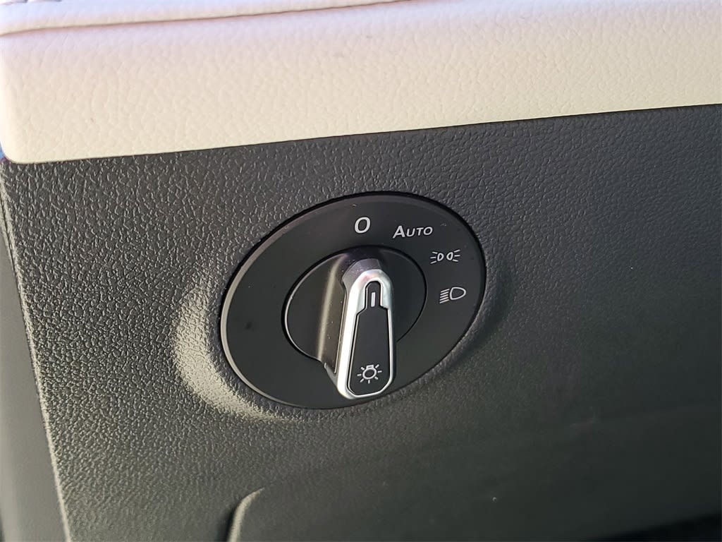 Thumbnail: 2025 Volkswagen Taos - 15