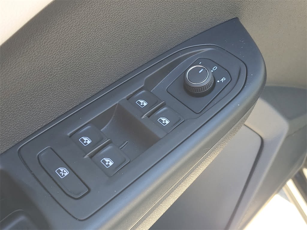 Thumbnail: 2025 Volkswagen Taos - 22