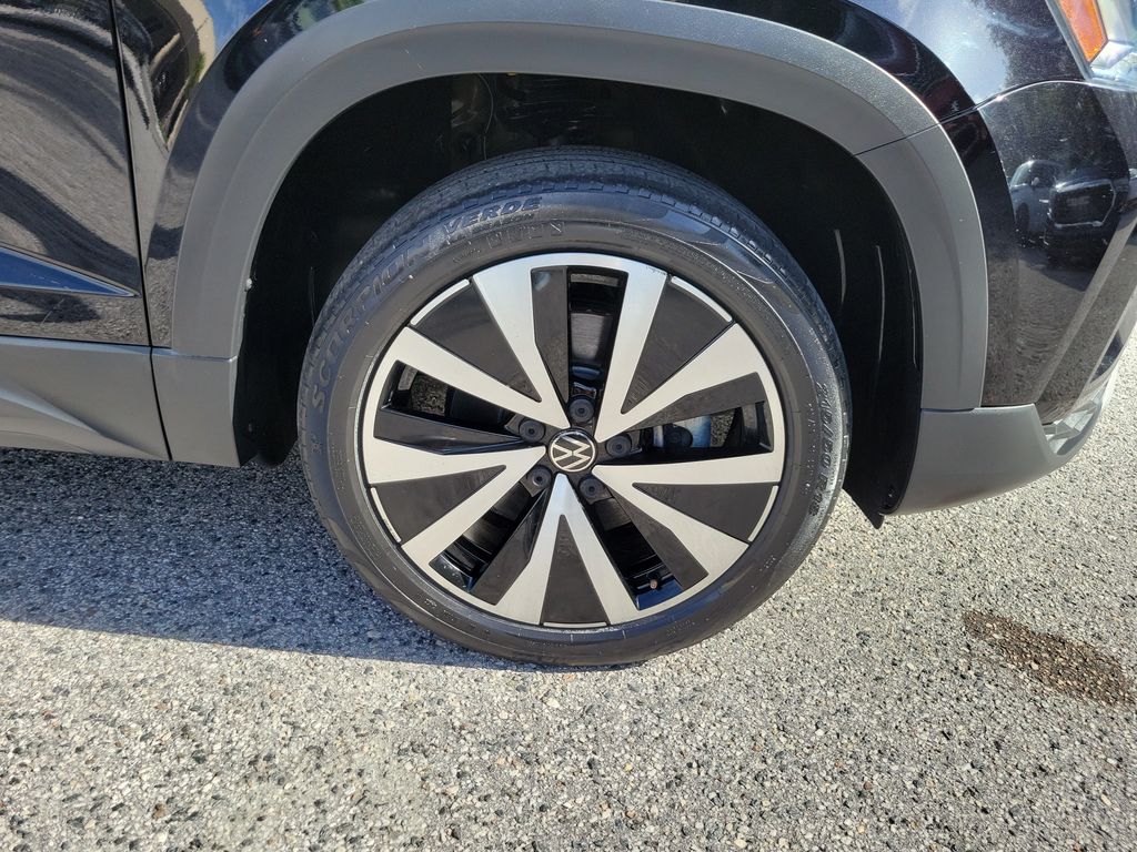 Thumbnail: 2022 Volkswagen Taos - 4