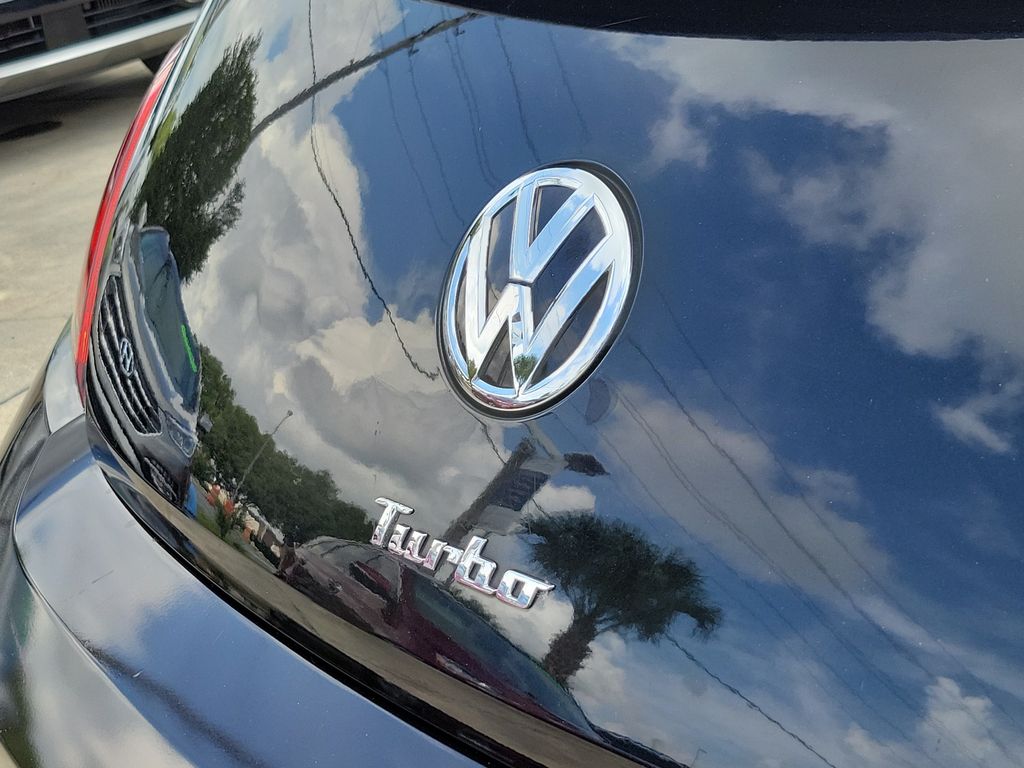 Thumbnail: 2017 Volkswagen Beetle - 4