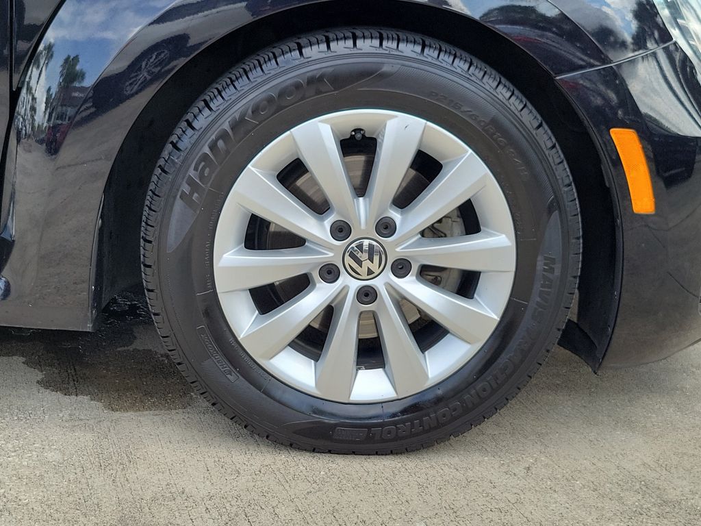Thumbnail: 2017 Volkswagen Beetle - 5