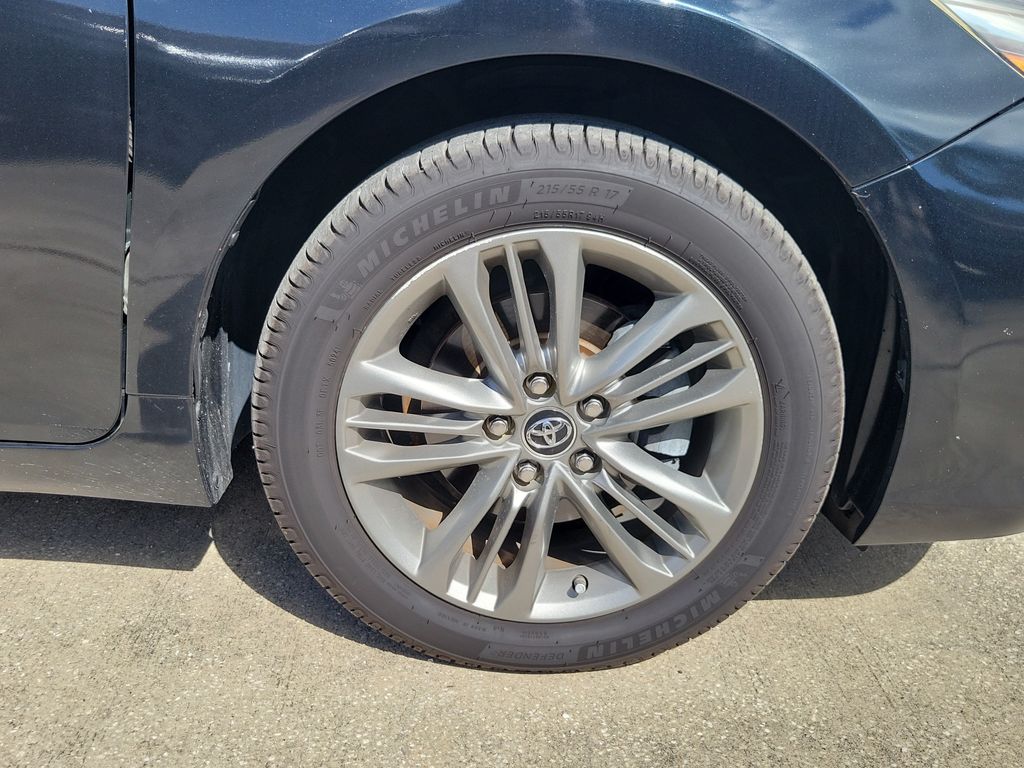 Thumbnail: 2015 Toyota Camry - 5