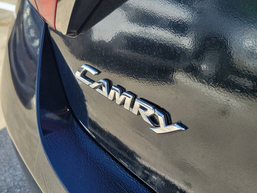 Thumbnail: 2015 Toyota Camry - 17