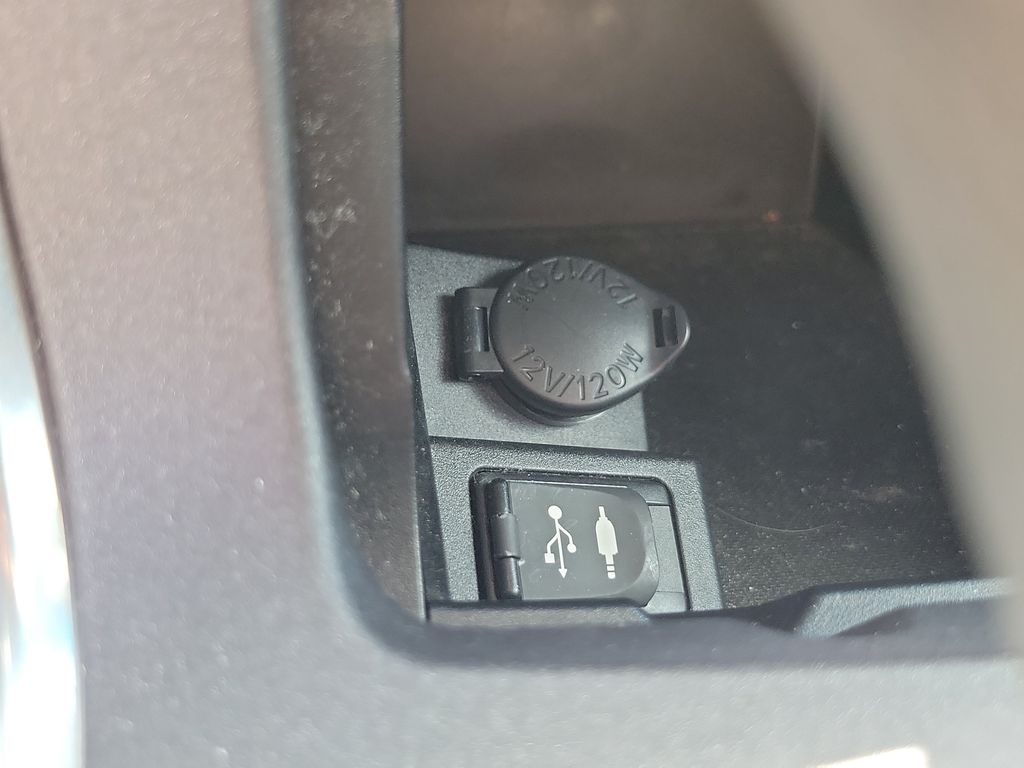 Thumbnail: 2015 Toyota Camry - 28