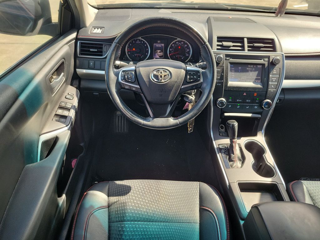 Thumbnail: 2015 Toyota Camry - 9