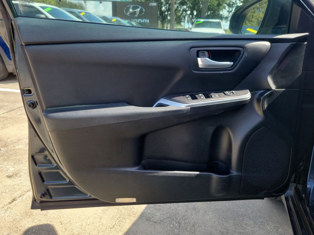Thumbnail: 2015 Toyota Camry - 20