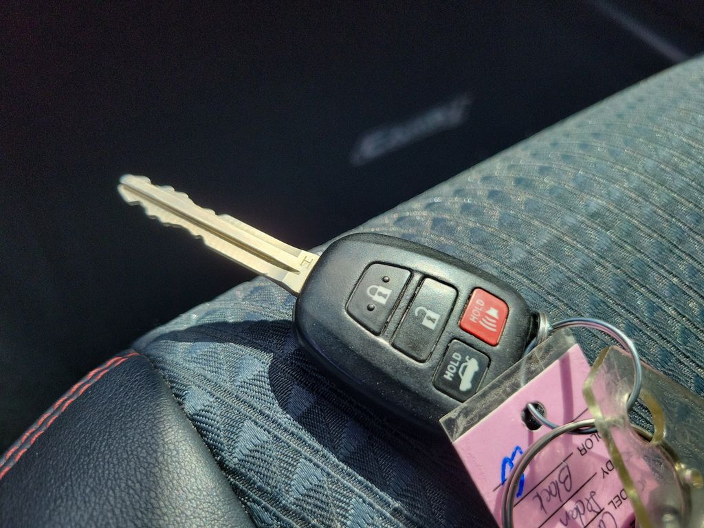 Thumbnail: 2015 Toyota Camry - 13