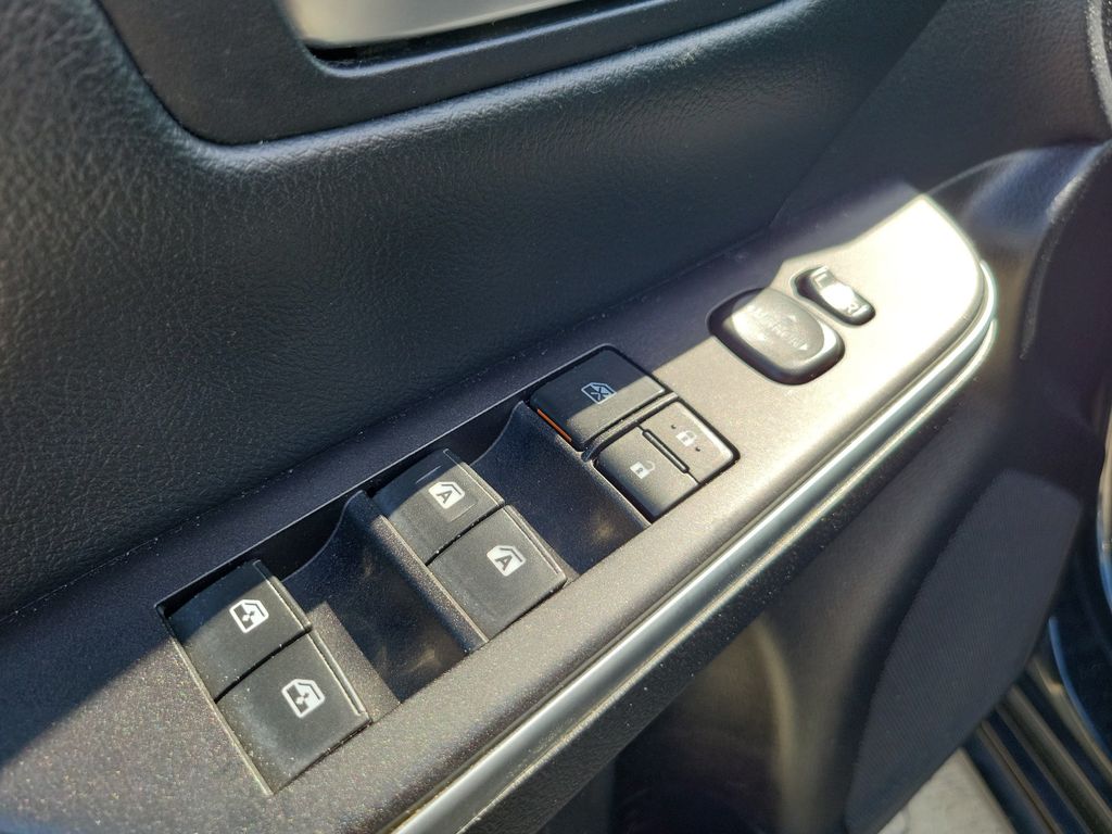 Thumbnail: 2015 Toyota Camry - 21
