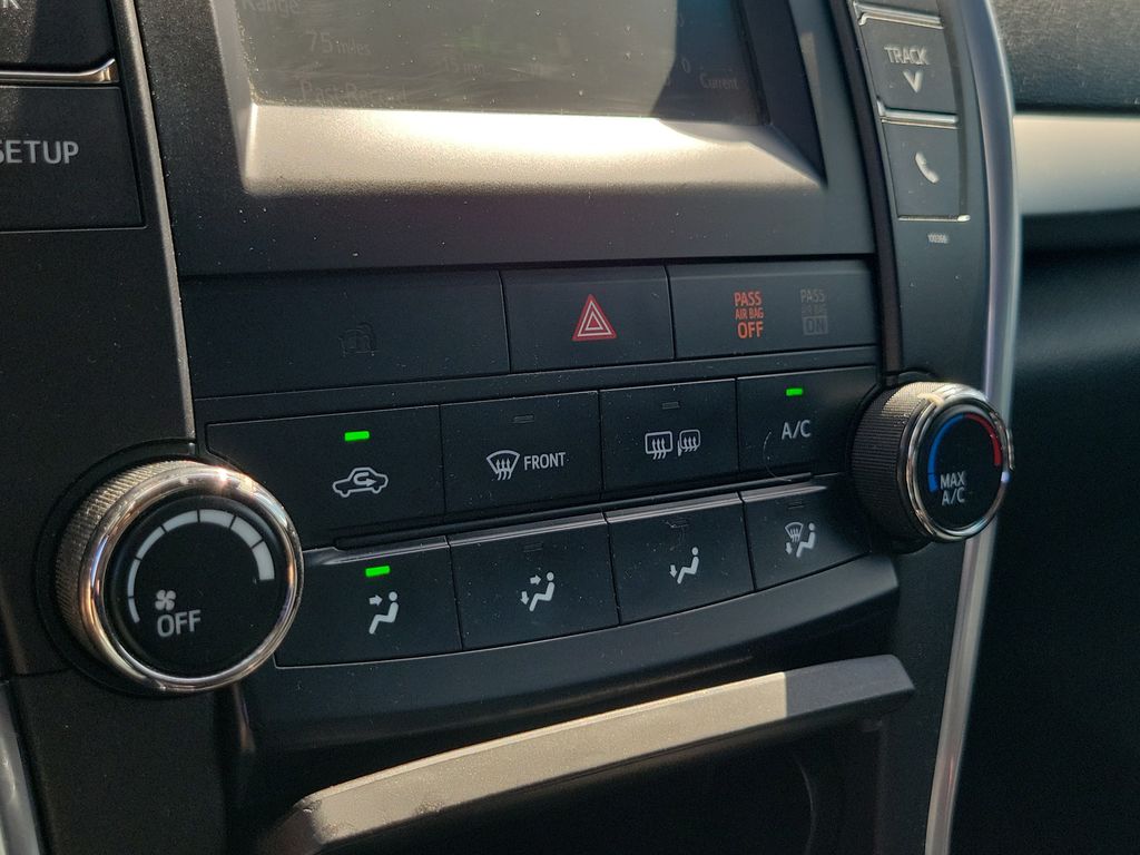 Thumbnail: 2015 Toyota Camry - 27