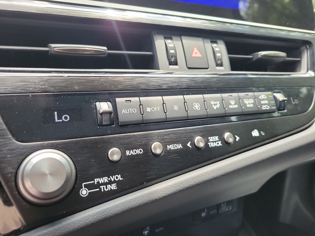 Thumbnail: 2023 Lexus ES - 31