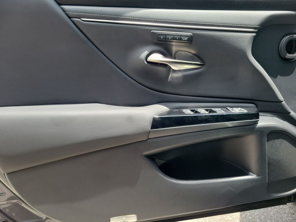Thumbnail: 2023 Lexus ES - 19
