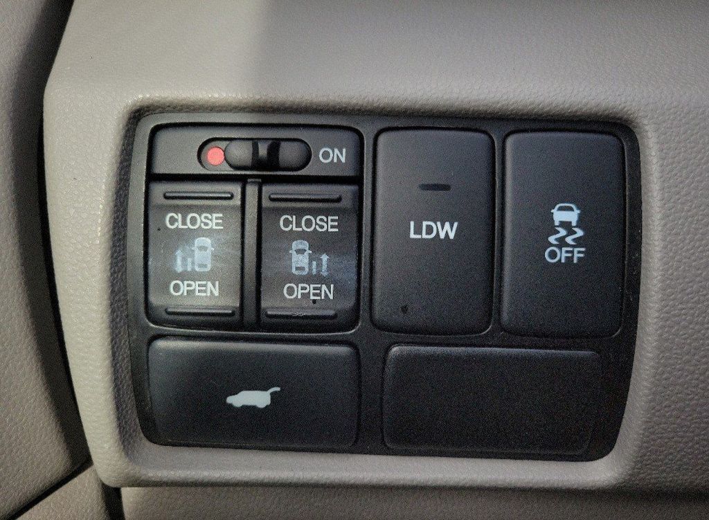 Thumbnail: 2015 Honda Odyssey - 30