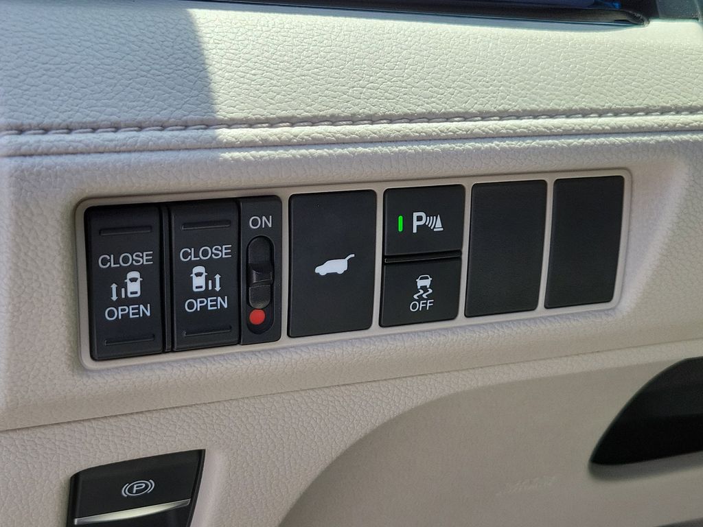 Thumbnail: 2025 Honda Odyssey - 25