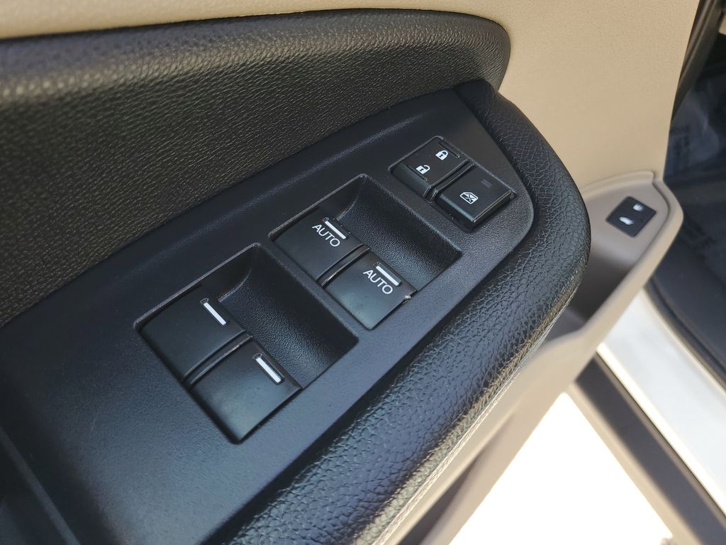Thumbnail: 2018 Honda Pilot - 24
