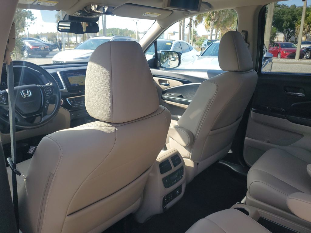 Thumbnail: 2018 Honda Pilot - 19