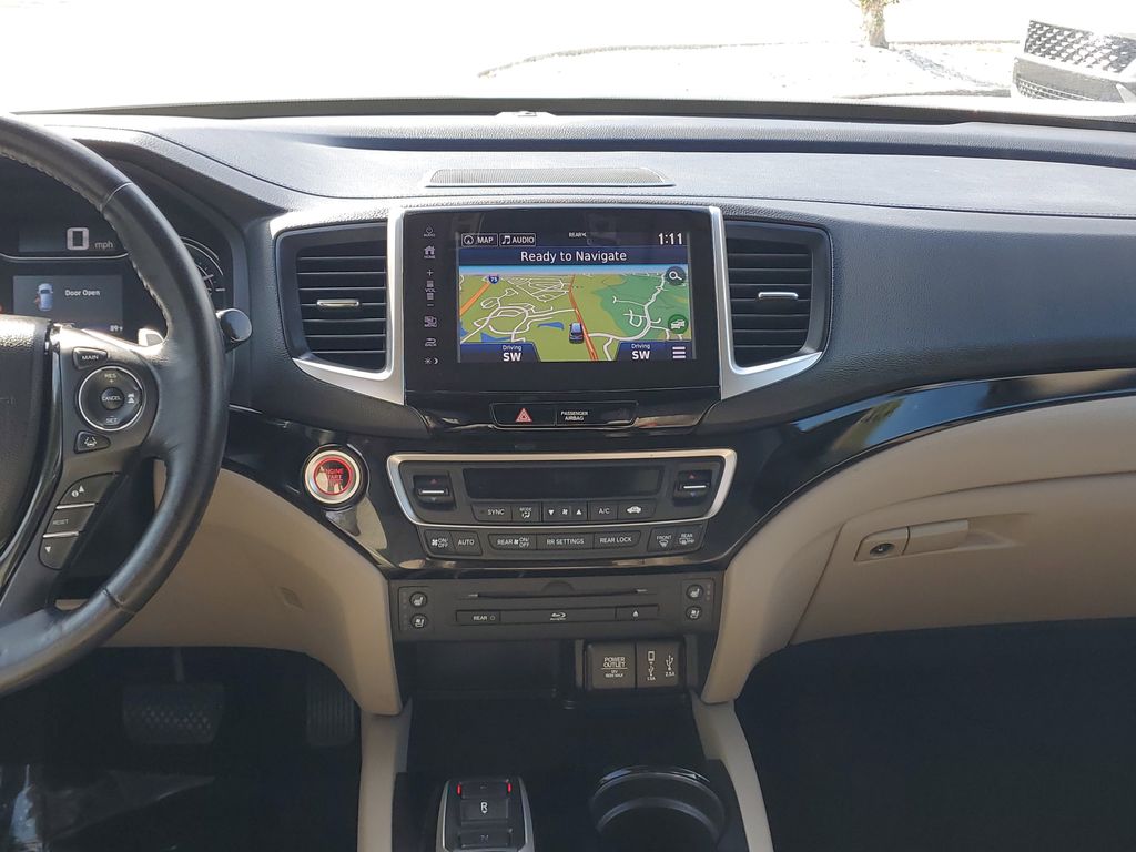Thumbnail: 2018 Honda Pilot - 12