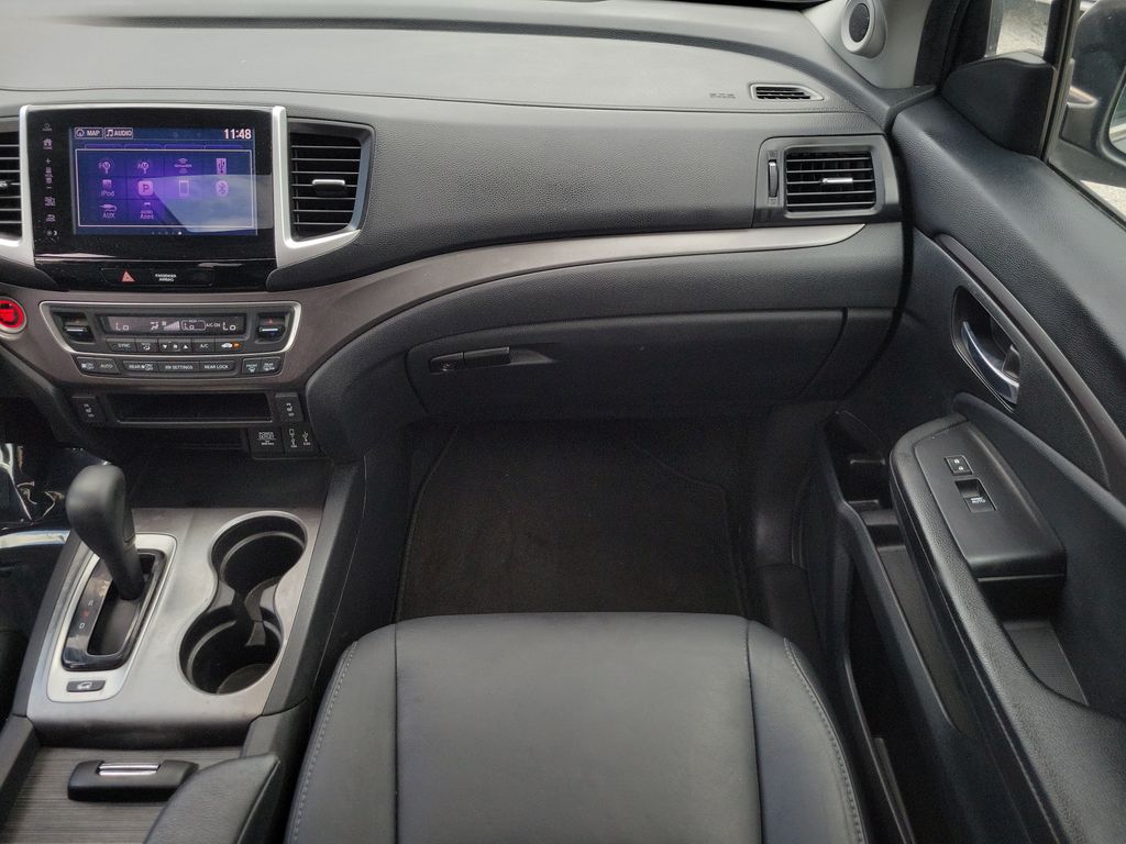 Thumbnail: 2017 Honda Pilot - 16