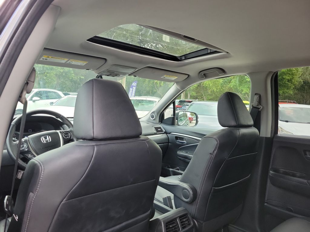 Thumbnail: 2017 Honda Pilot - 19