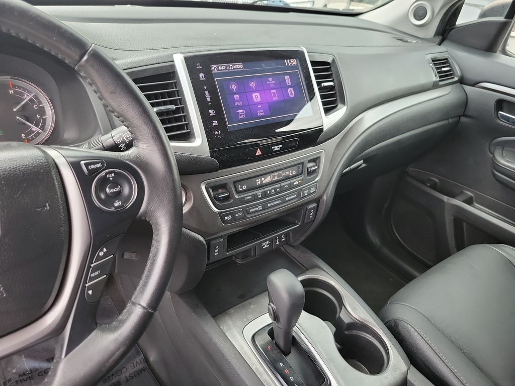 Thumbnail: 2017 Honda Pilot - 26