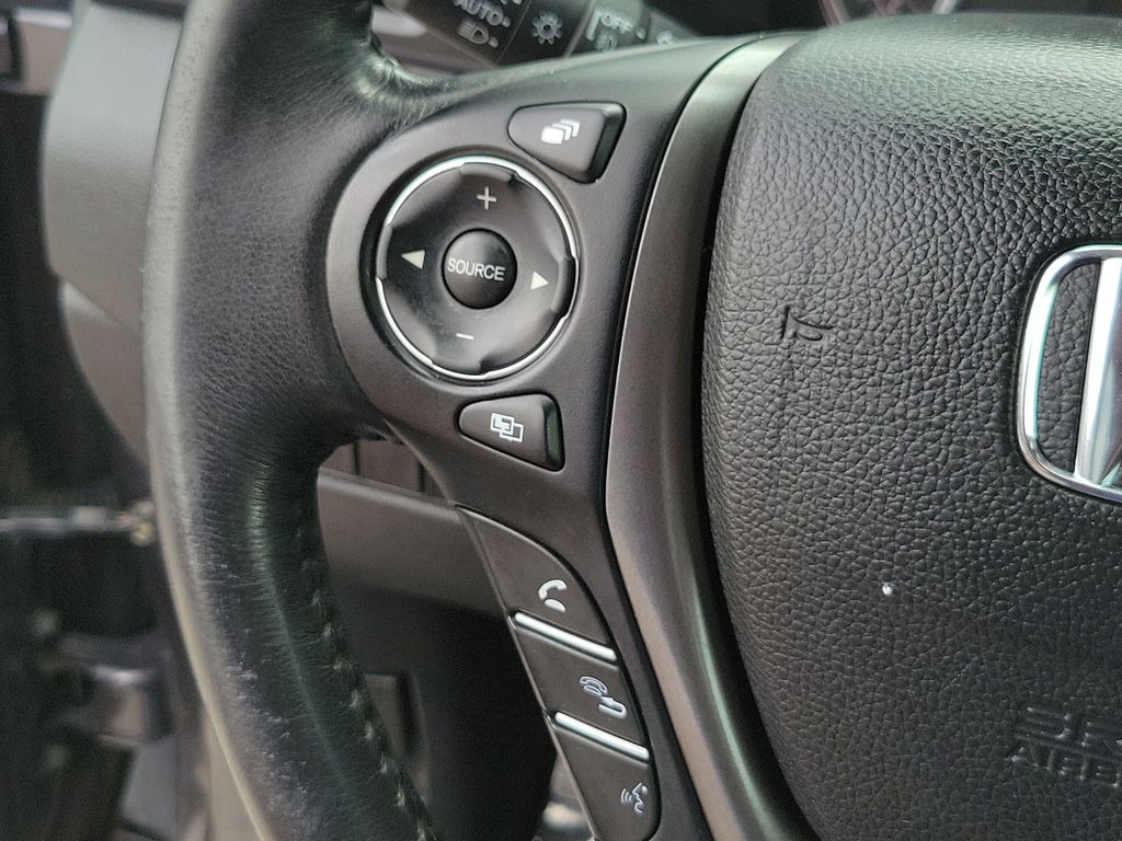 Thumbnail: 2017 Honda Pilot - 21