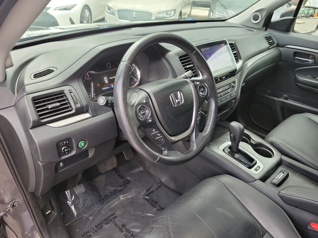 Thumbnail: 2017 Honda Pilot - 8