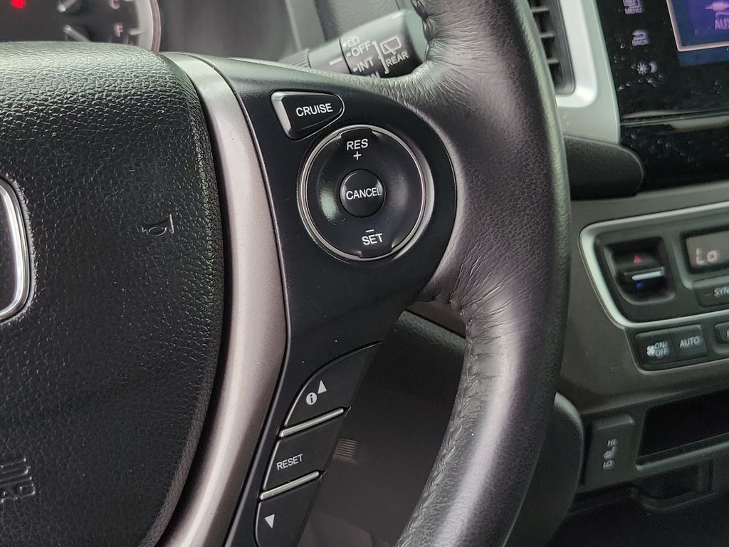 Thumbnail: 2017 Honda Pilot - 22