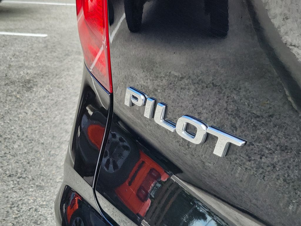 Thumbnail: 2016 Honda Pilot - 18