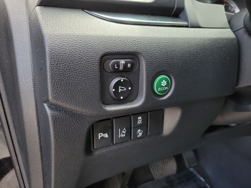 Thumbnail: 2016 Honda Pilot - 24