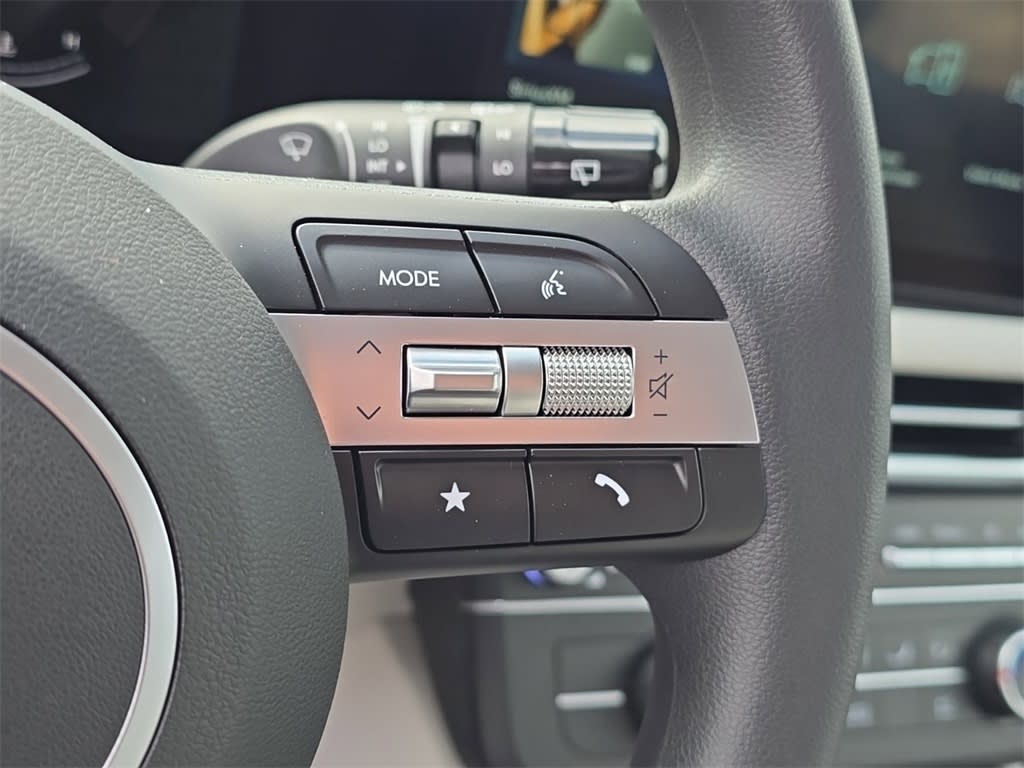 2025 Hyundai Tucson SE 27