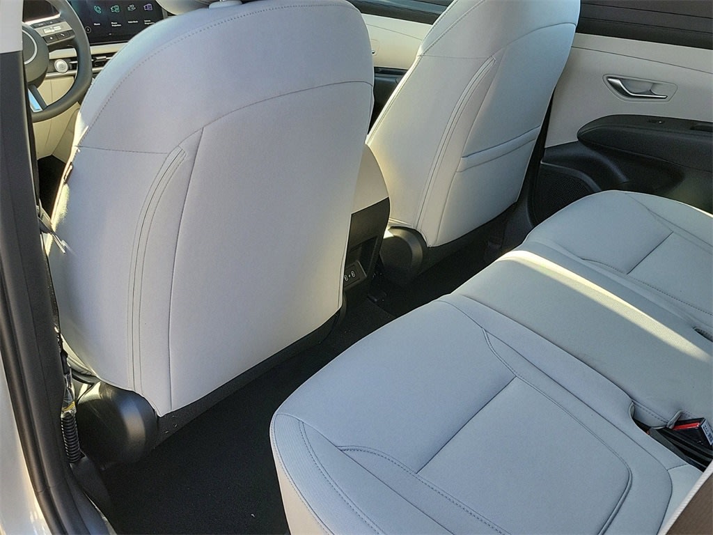 2025 Hyundai Tucson SE 18