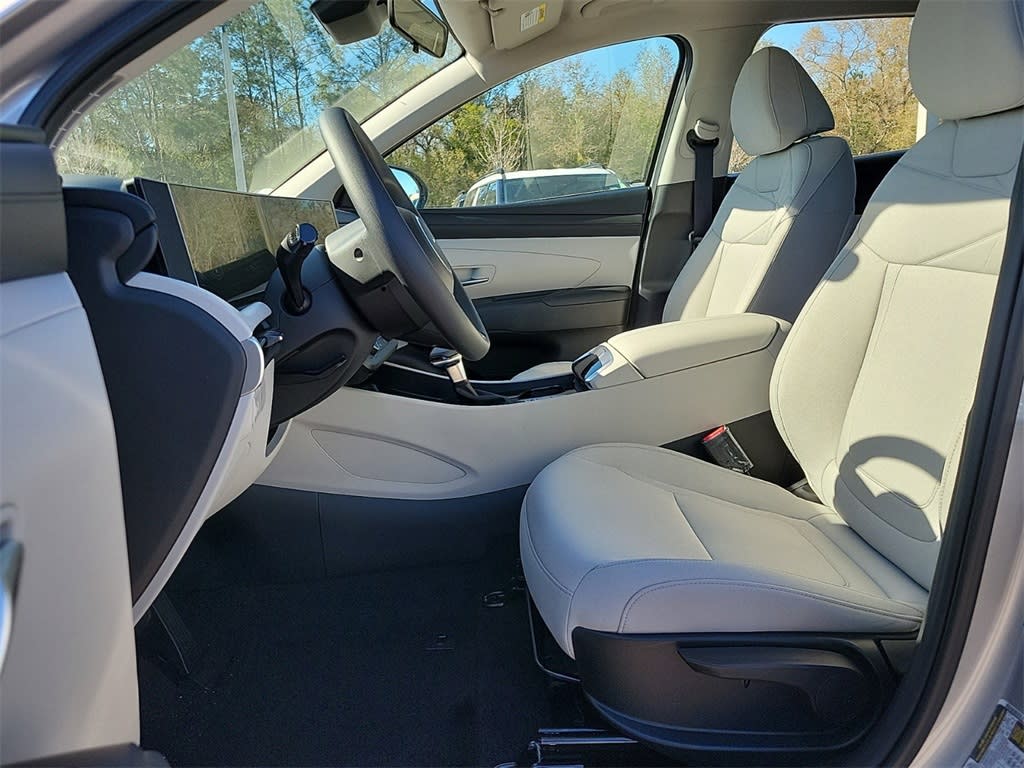 2025 Hyundai Tucson SE 8
