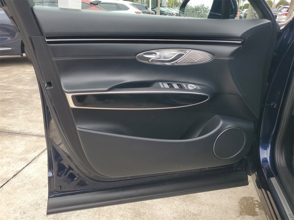 Thumbnail: 2025 Genesis GV70 - 24