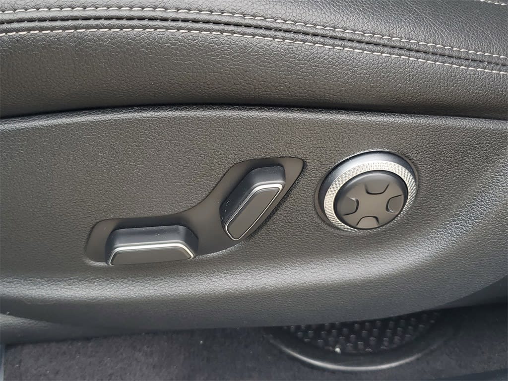 Thumbnail: 2025 Genesis GV70 - 26