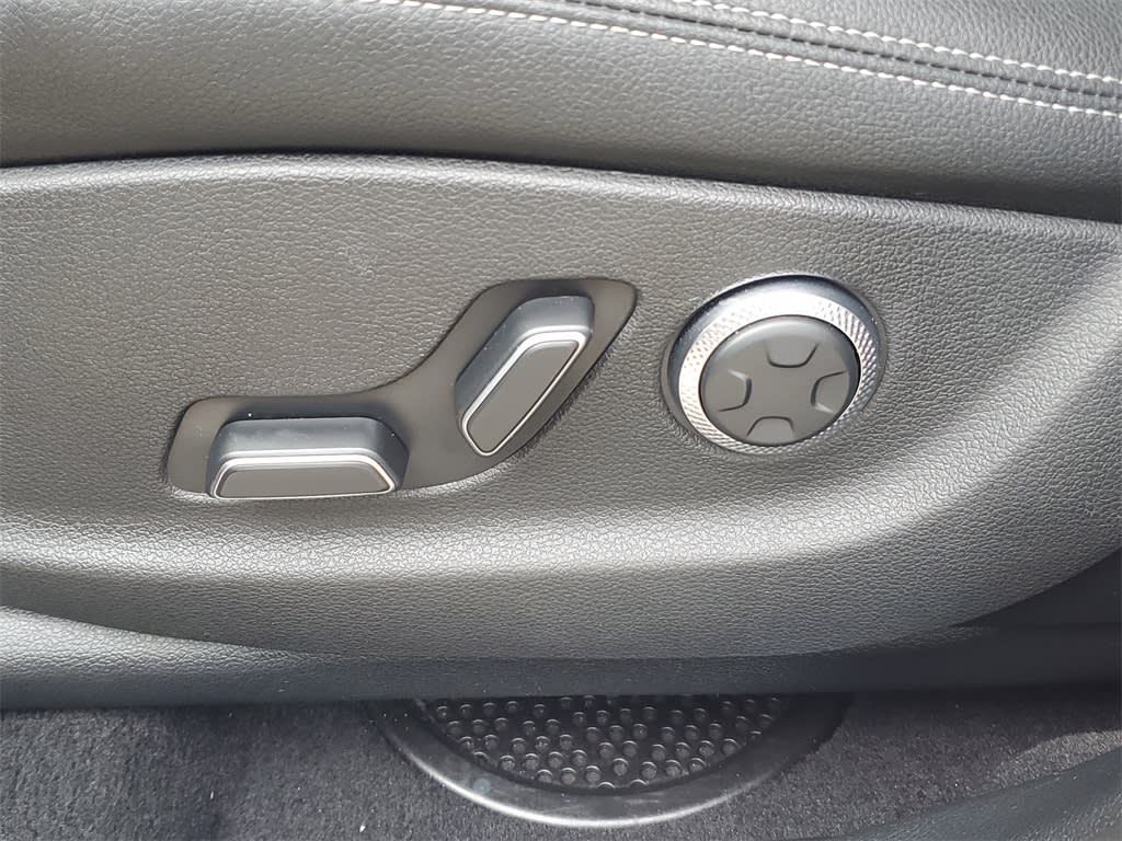 Thumbnail: 2025 Genesis GV70 - 27