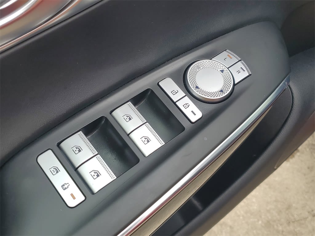 Thumbnail: 2025 Genesis GV70 - 26