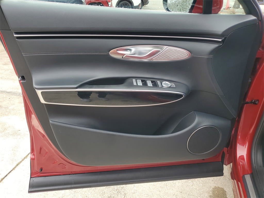 Thumbnail: 2025 Genesis GV70 - 25