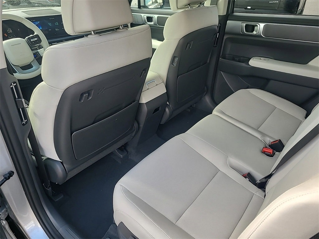2025 Hyundai Santa Fe SE 18
