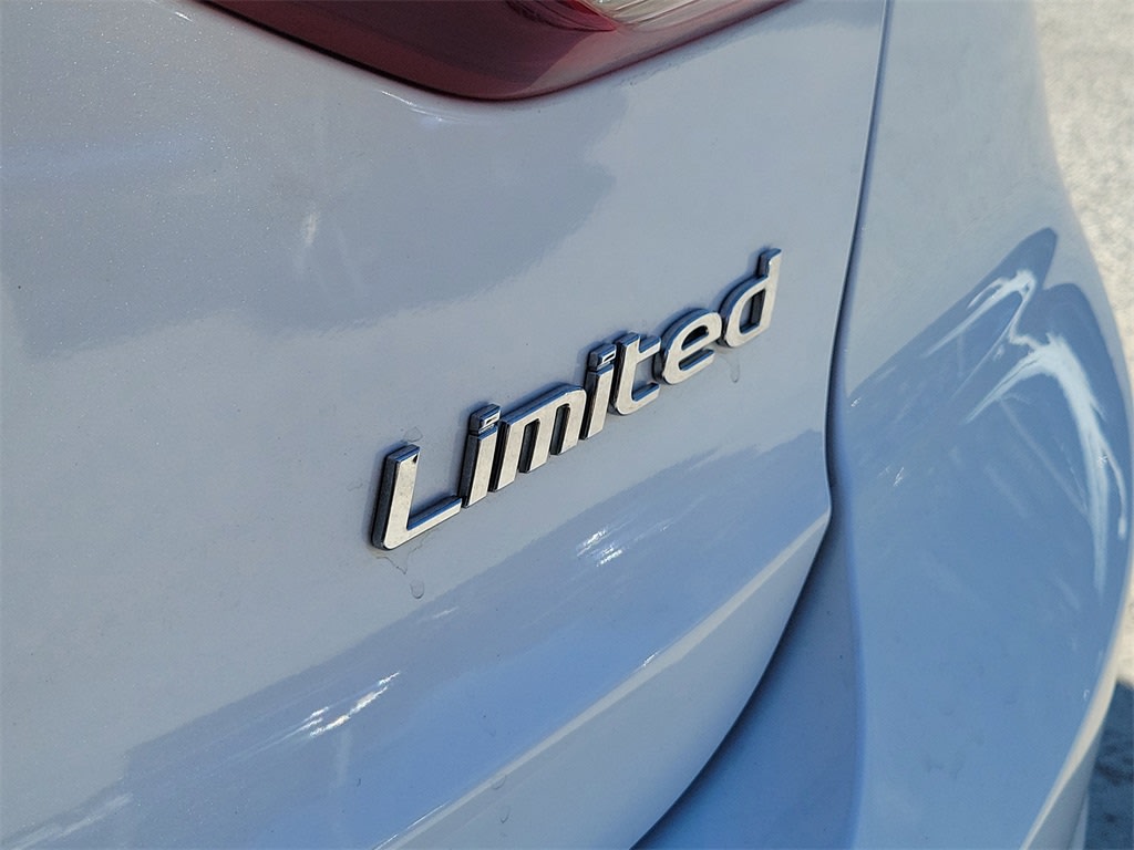 Thumbnail: 2017 Hyundai Elantra - 4