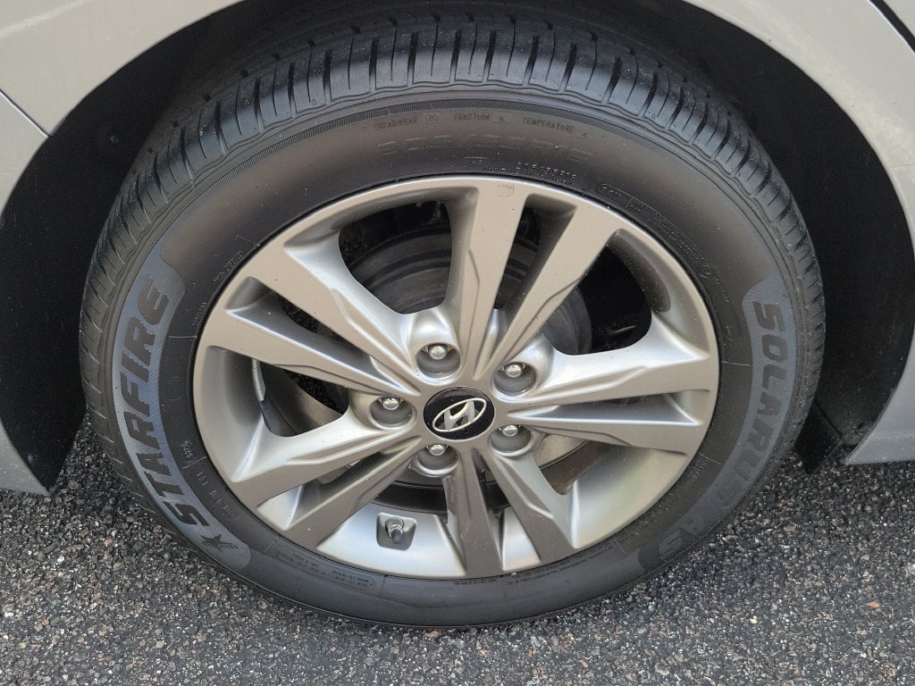 Thumbnail: 2017 Hyundai Elantra - 6
