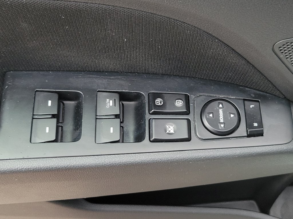Thumbnail: 2017 Hyundai Elantra - 31