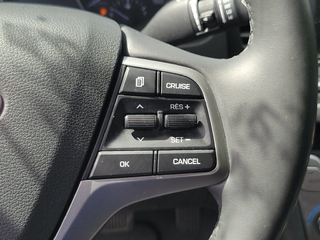Thumbnail: 2017 Hyundai Elantra - 32
