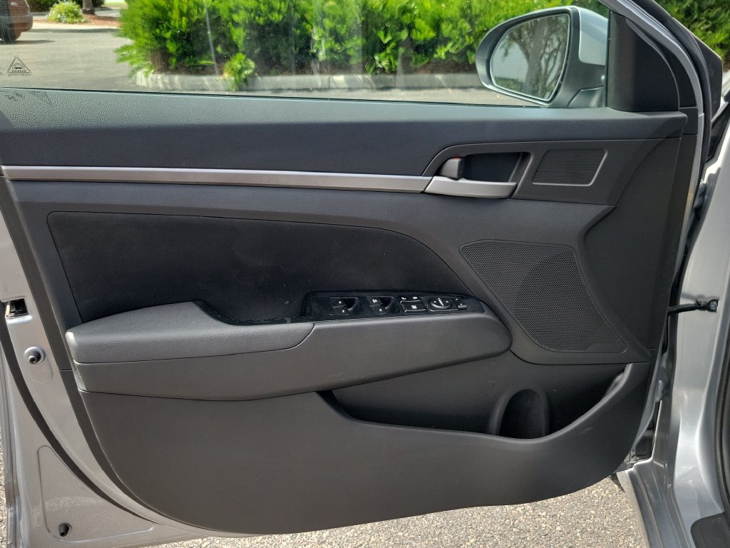 Thumbnail: 2017 Hyundai Elantra - 30