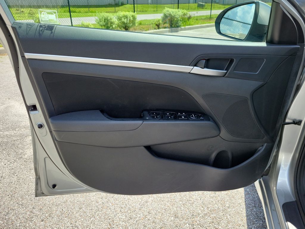 Thumbnail: 2020 Hyundai Elantra - 19