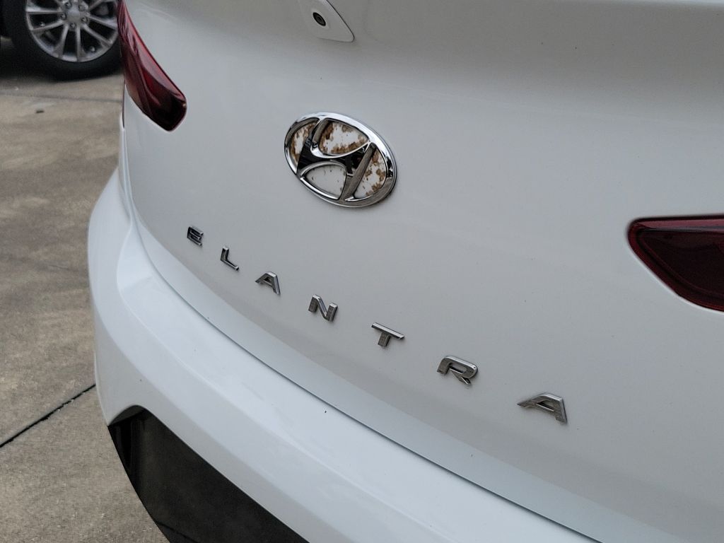 Thumbnail: 2019 Hyundai Elantra - 4