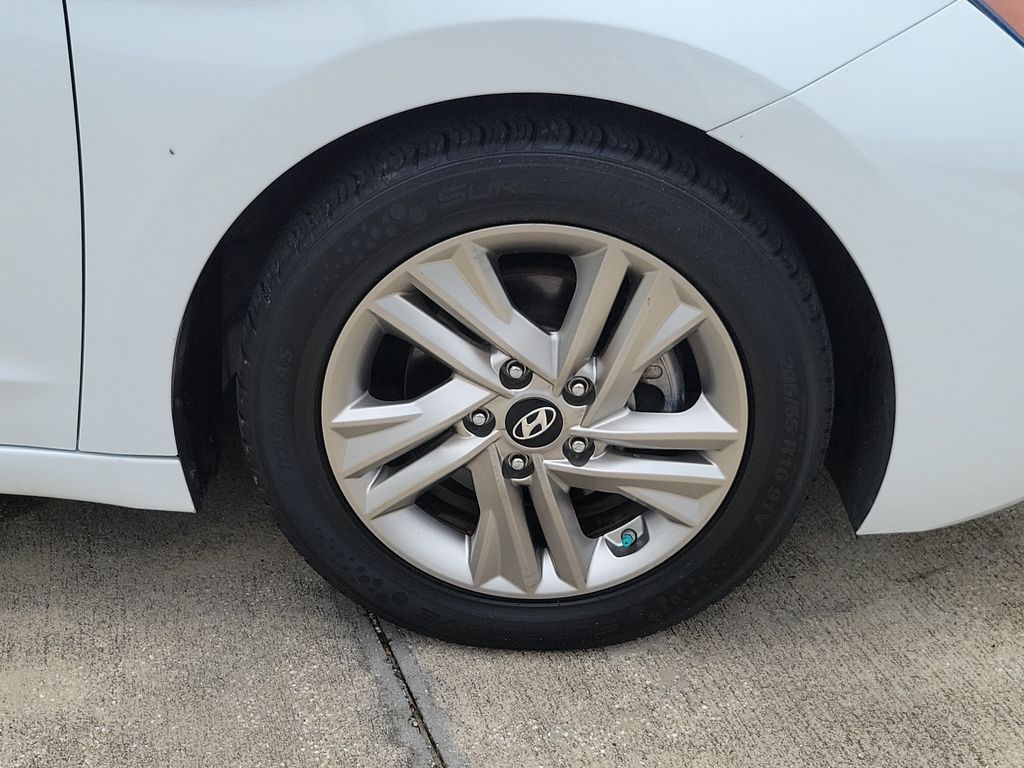 Thumbnail: 2019 Hyundai Elantra - 5