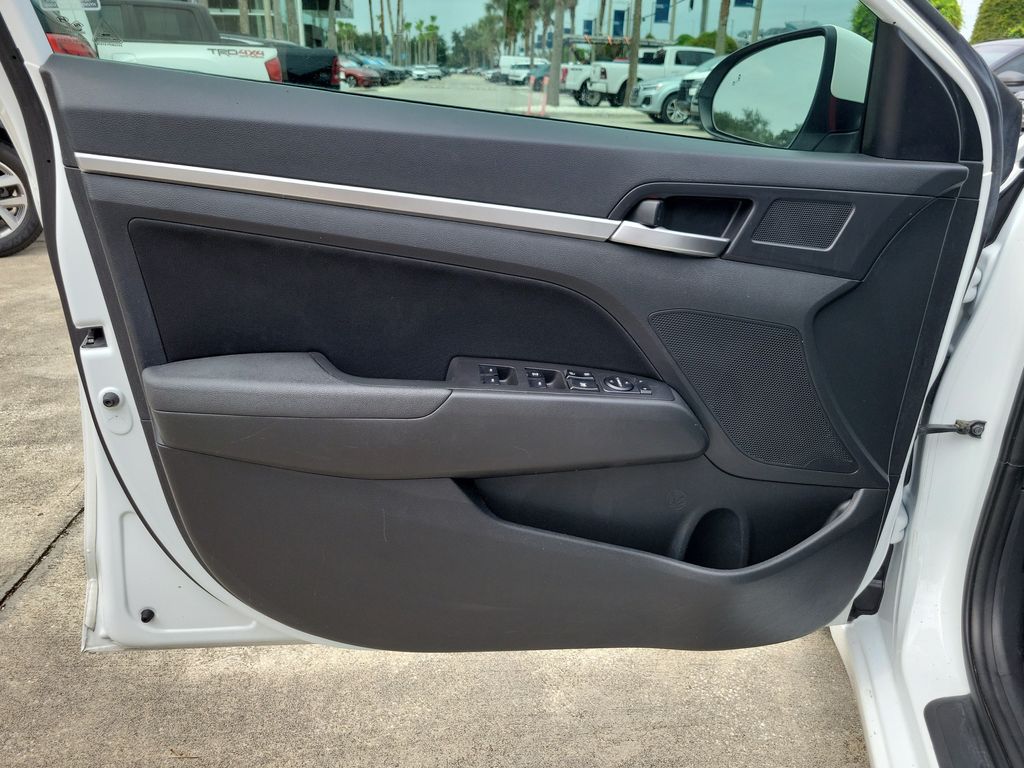 Thumbnail: 2019 Hyundai Elantra - 20