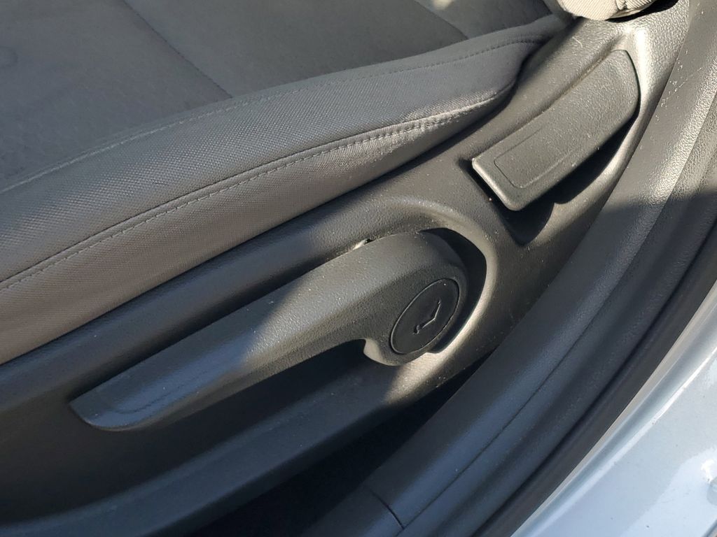 Thumbnail: 2020 Hyundai Elantra - 4