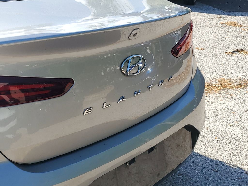 Thumbnail: 2020 Hyundai Elantra - 18