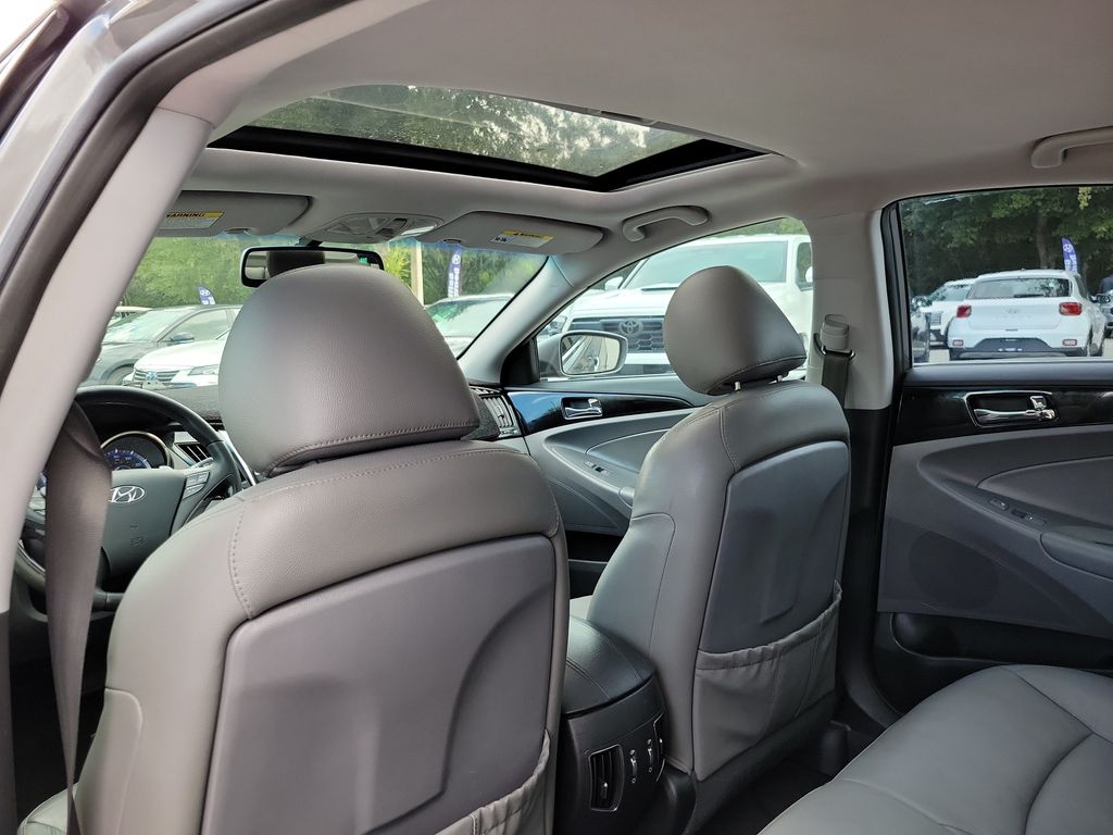 Thumbnail: 2013 Hyundai Sonata - 19